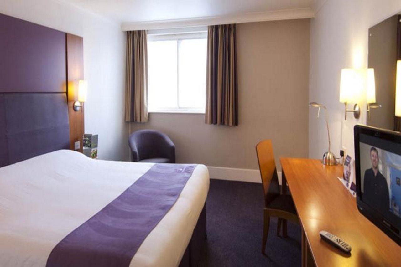 Premier Inn Leek Town Centre Dış mekan fotoğraf